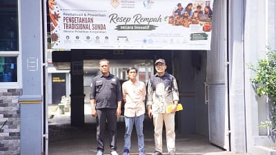 Dadan Kurnia bersama Tim Monitoring dan Evaluasi Balai Pelestarian Kebudayaan Provinsi Jawa barat - Minggu, 17 Mei 2025 di SMKN 4 Bandung