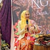 Fitri Kurniawati MIL - Penggiat Kampanye Kebaya saat menjadi pemateri pada suatu acara oorkshop.