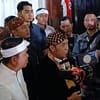 Dedi Mulyadi (Gubernur Jawa Barat) bersama Ngatiyana (Wali Kota Cimahi) pada acara ulang tahun Kota Cimahi ke 24 di DPRD Kota Cimahi (21/06/2025)