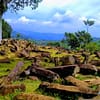 Gunung Padang: Megalit Purba yang Membelah Waktu dan Tafsir