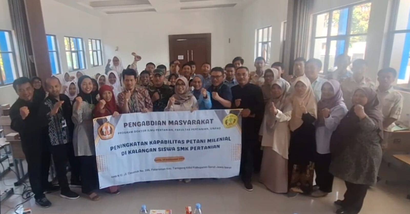 Foto bersama pra mahasiswa S3 UNPAD dengan peserta.