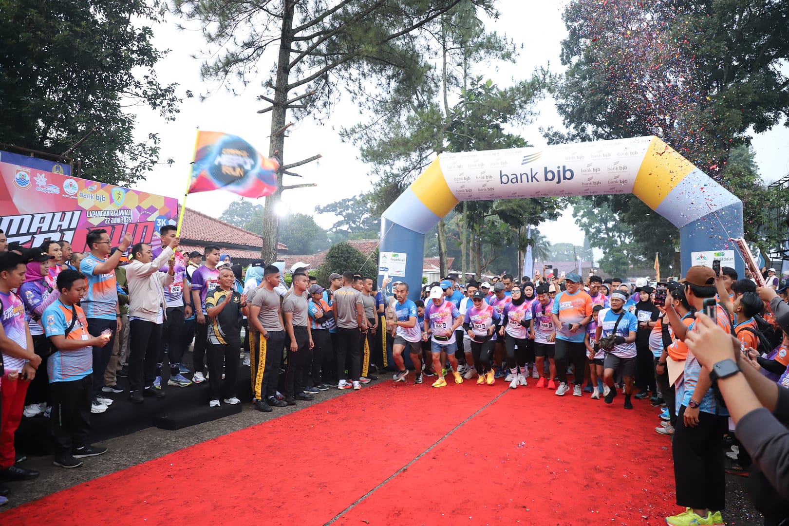 Cimahi Hepi Run 2025 sukses digelar di Lapangan Rajawali, Kota Cimahi, dengan partisipasi sekitar 2000 pelari - 22 Juni 2025.