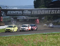 Fitra Eri dan Dony Damara Kuasai Puncak Podium Honda One Make Race 2024