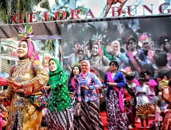 Fitri Kurniawati MIL bersama Komunitas Perempuan Berkebaya.