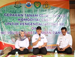 Pemkot Cimahi Serahkan Bantuan Sarana Budidaya Pertanian Pada Petani Cabai