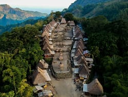 Kampung Bena, Warisan Megalitik di Tengah Pegunungan Flores