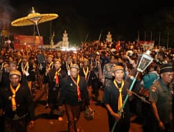 Sakral dan Meriah, Kirab Pusaka Malam 1 Syuro 2025 Teguhkan Identitas Budaya Bangsa