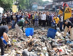 Ngatiyana dan Adhitia Ikuti Aksi Kerja  Bakti Massal