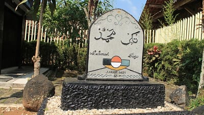 Kampung Mahmud: Religiusitas Sunda yang Tumbuh di Pinggir Sungai