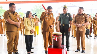 Pemkot Ambon Canangkan Gerakan Pembagian Bendera Merah Putih