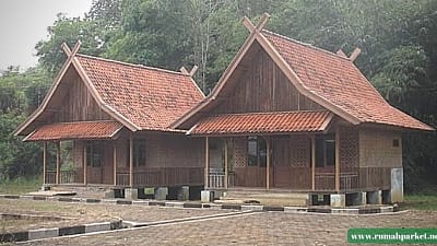 Rumah Adat Sunda "Julang Ngapak".