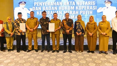 PEMERINTAH Kota Cimahi melalui Dinas Perdagangan, Koperasi, UKM, dan Perindustrian (Disdagkoperin) menyelenggarakan kegiatan Penyerahan Akta Notaris dan Badan Hukum Koperasi Kelurahan Merah Putih se-Kota Cimahi pada Rabu (27/5/2025) bertempat di Ballroom Mal Pelayanan Publik (MPP).