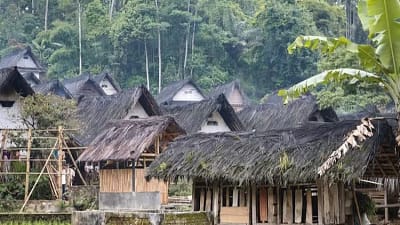 Kampung Adat Dukuh: Hidup Sederhana dalam Bayang Gunung dan Doa