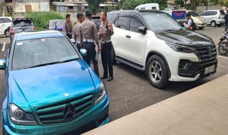 Mobil Plat Nomor Sama Viral