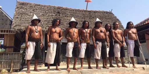 Komunitas Uyah Sagandu: Menyaring Hidup di Padepokan Krimun