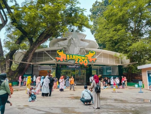 Kebun Binatang Bandung - Bandung Zoo