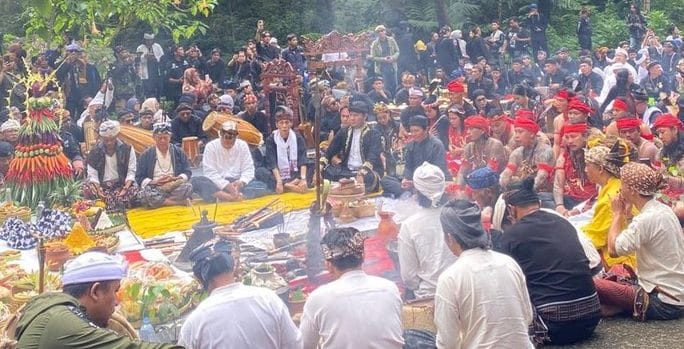 Ngartakeun Bumi Lamba: Menjaga Denyut Sunda di Tangkuban Parahu