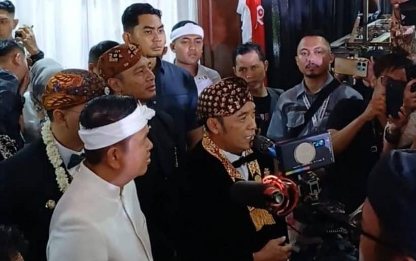 Dedi Mulyadi (Gubernur Jawa Barat) bersama Ngatiyana (Wali Kota Cimahi) pada acara ulang tahun Kota Cimahi ke 24 di DPRD Kota Cimahi (21/06/2025)